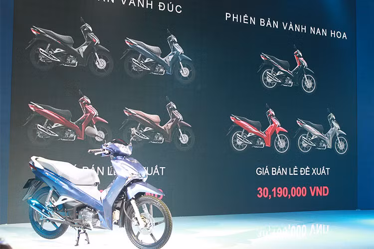 Future Fi phiên bản 2018 sẽ có mặt tại các đại lý Honda kể từ ngày 5/9/2018, phiên bản vành nan hoa có giá 30,19 triệu đồng. Phiên bản cao cấp nhất được trang bị phanh đĩa và vành đúc sẽ có giá 31,19 triệu đồng. Xe được áp dụng chế độ bảo hành mới 3 năm hoặc 30.000 km.