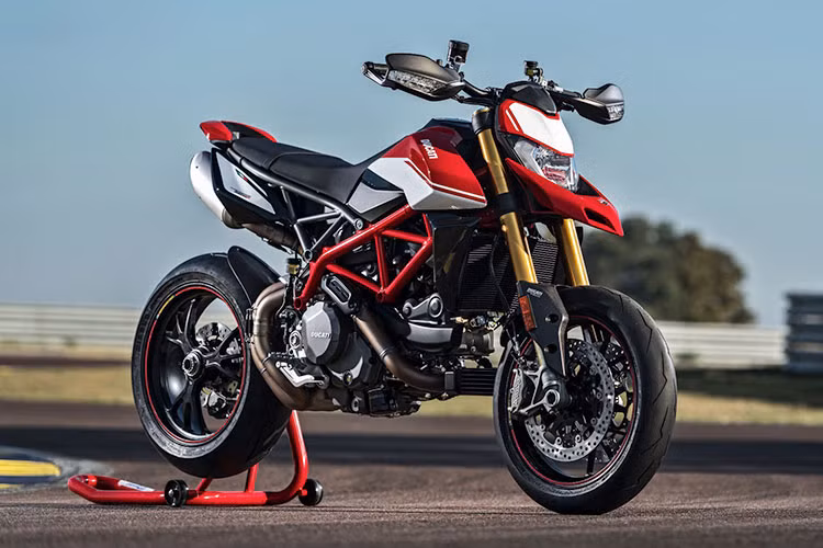 Mới đây, Ducati Việt Nam đã chính thức đưa ra một thông tin khiến người hâm mộ phải háo hức về mẫu xe đình đám Ducati Hypermotard 950 2019. Được biết, mẫu xe này sẽ có mặt tại Việt Nam vào tháng 6 năm nay cùng mức giá cực tốt chỉ khoảng 460 triệu đồng.