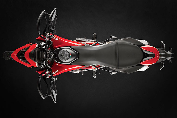 Trên phiên bản Ducati Hypermotard 950 SP, chiếc xe sẽ được trang bị hệ thống Quick Shift hiện đại hơn với khả năng hỗ trợ sang số 2 chiều chứ không phải 1 chiều lên số như phiên bản thường.