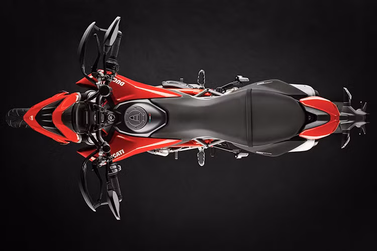 Trên phiên bản Ducati Hypermotard 950 SP, chiếc xe sẽ được trang bị hệ thống Quick Shift hiện đại hơn với khả năng hỗ trợ sang số 2 chiều chứ không phải 1 chiều lên số như phiên bản thường.