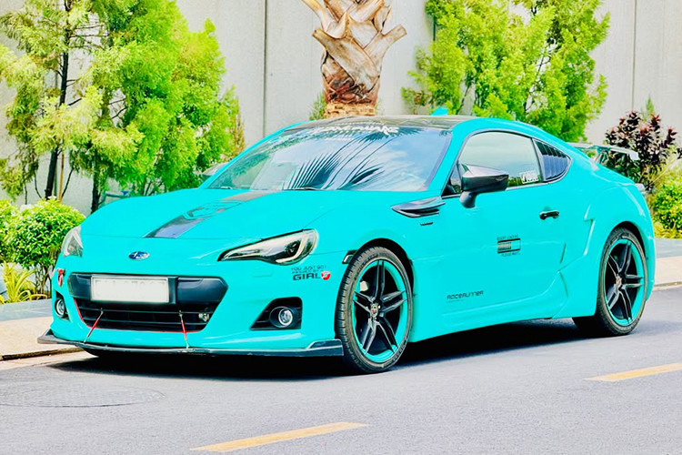 Cập bến Việt Nam vào năm 2012, Subaru BRZ của Nhật Bản thu hút sự chú ý với thiết kế thể thao bắt mắt, thuộc nhóm hiếm hoi xe coupe thể thao chính hãng tại thị trường. Tuy nhiên, mức giá bán lẻ gần 1,9 tỷ đồng cùng các lo ngại kỹ thuật khiến mẫu xe này không đạt được doanh số như kỳ vọng.