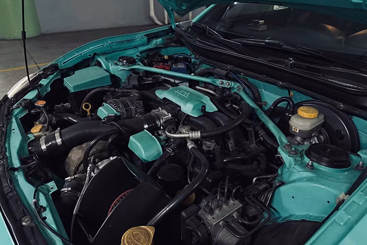 Ngoài ra, dù Dù ODO của xe khá thấp chỉ khoảng 33.000km, nhưng tuổi đời 13 năm đồng nghĩa nhiều chi tiết cơ khí và cao su sẽ có dấu hiệu lão hóa, cần thay thế hoặc theo dõi định kỳ. 