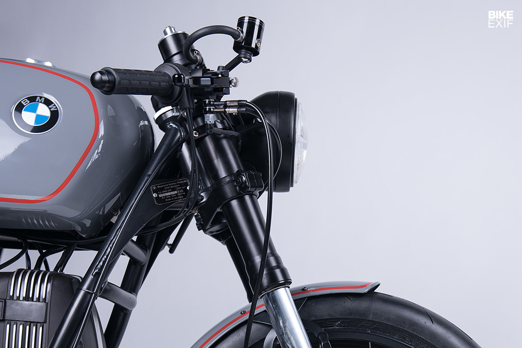 Mỗi mẫu độ bắt đầu từ động cơ BMW boxer 1980 và bộ khung đơn dùng gắp sau một bên. Diamond sẽ đại tu động cơ và bộ chế hòa khí nếu cần trước khi gắn lên đó bình xăng, đuôi xe, khung phụ. Phần đuôi gọn gàng được thiết kế bằng máy tính tạo cảm giác phóng khoáng cho mẫu độ.