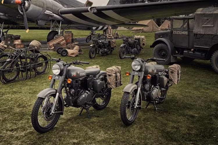 Vì là phiên bản đặc biệt nên mỗi chiếc xe Royal Enfield Classic 500 Pegasus mới này sẽ đều có số hiệu riêng ở bình xăng nhằm tôn vinh Đại đội không vận 250 của Anh từng chiến đấu trong Thế chiến thứ II.