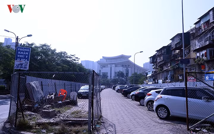 Đầu năm 2017, UBND TP Hà Nội đã chấp thuận chủ trương cho Công ty CP cơ sở hạ tầng (ICO) đầu tư làm bãi đỗ xe tự động với diện tích dự án lên đến 5.054m2.