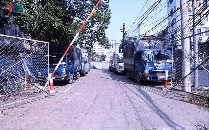 ...và được chính chủ đầu tư là Công ty CP cơ sở hạ tầng tiến hành trông giữ xe theo giấy phép của UBND quận Ba Đình cấp từ ngày 18/7/2018.