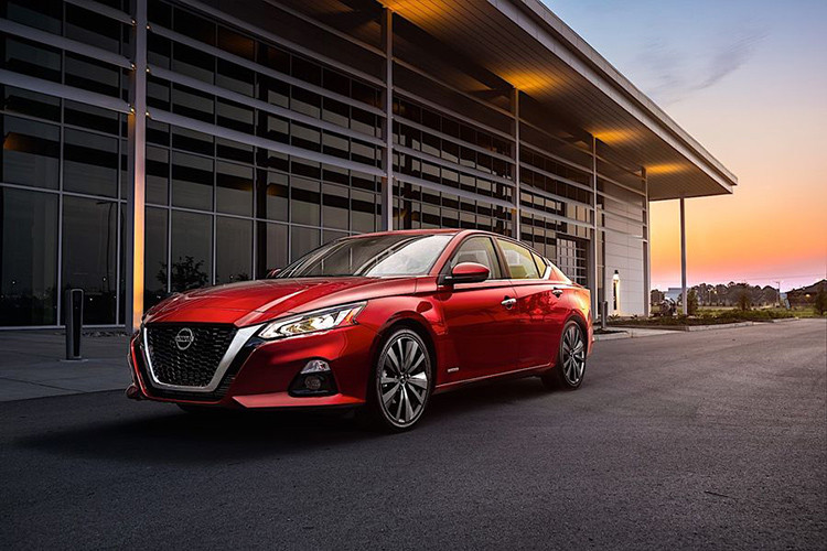 Mẫu xe Nissan Altima 2020 mới sẽ được sản xuất ở Canton, Smyrna và cả Trung Quốc thông qua liên doanh giữa Nissan và Dongfeng. Trên phiên bản mới, xe lấy cảm hứng thiết kế từ mẫu xe concept Vmotion 2.0. Tuy nhiên có một vài chi tiết được cải tiến mới khác biệt đó là cụm đèn pha mang thiết kế hầm hố...