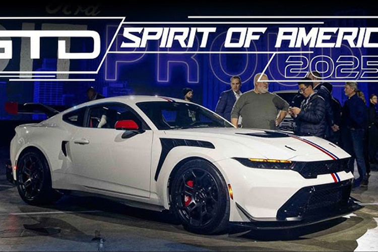  Ford Mustang GTD Spirit Of America Được coi là chiếc Mustang hiệu năng cao nhất trong lịch sử với các thay đổi để trở thành một siêu xe thực sự, Ford Mustang GTD hiện vẫn chưa được mở bán nhưng đã có một danh sách dài khách đặt trước. Vì vậy nên sức hút của phiên bản đặc biệt Spirit of America mới được Ford công bố tại triển lãm Detroit 2025 sẽ còn cao hơn nữa. Ford vẫn chưa tiết lộ giá của chiếc xe hoặc số lượng xe sẽ được sản xuất.