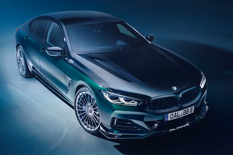  Alpina B8 GT Alpina - hãng độ BMW nổi tiếng đang kỷ niệm 60 năm trong ngành xe hơi. Để ăn mừng cột mốc đó, hãng đã công bố Alpina B8 GT. Dựa trên mẫu xe BMW 8-Series Gran Coupe bốn cửa và chỉ giới hạn ở 99 chiếc, mẫu xe này còn vượt trội hơn cả M8 Gran Coupe nhờ động cơ mạnh mẽ nhất mà Alpina từng chế tạo.