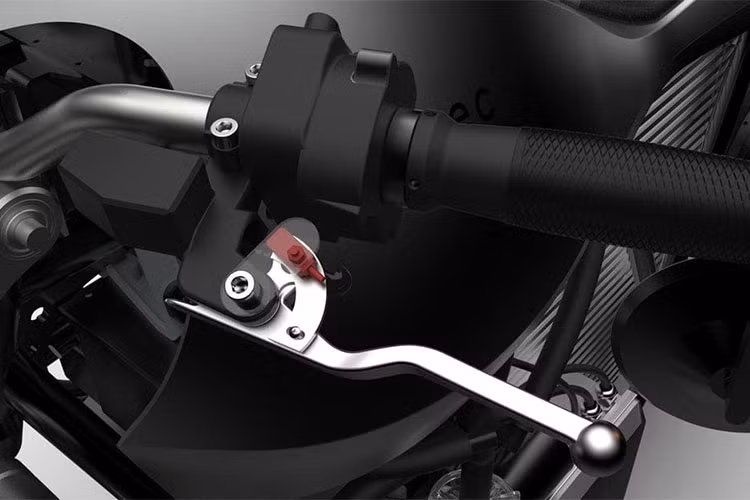 Bên cạnh đó, mẫu xe môtô điện của Ethec còn được trang bị hệ thống làm mát bằng dầu, đi kèm với quạt tản nhiệt, lúc này hệ thống BMS sẽ liên tục giảm sát và điều chỉnh nhiệt độ cũng như dòng điện của bộ pin.