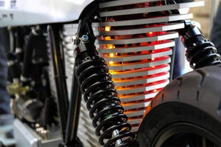 Bộ pin của của Ethec có công suất 15 kWh, cung cấp năng lượng cho hai mô-tơ truyền động trực tiếp cho bánh trước và bánh sau. Cả hai mô-tơ này có công suất định mức là 29,5 mã lực và công suất tối đa 67 mã lực.