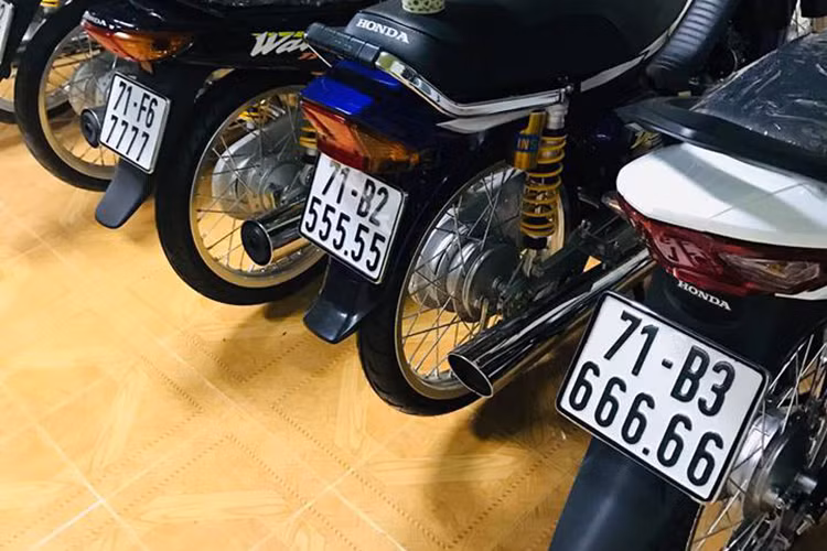 Tất cả xe máy biển ngũ quý trong bộ sưu tập này đều đã được sang tên chính chủ một người chơi tại Bến Tre, điều này đã khiến cư dân mạng cảm thấy khâm phục về độ chịu chơi và phong cách sưu tầm của người này.