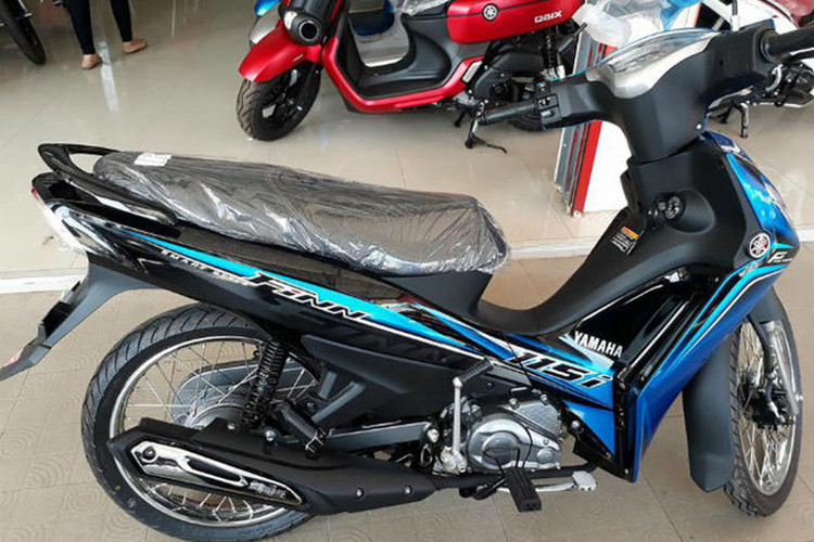 Lấy cảm hứng từ các dòng xe thể thao của Yamaha dành cho giới trẻ, Yamaha Finn 115 mới sở hữu thiết kế hài hòa, sắc sảo và đẹp mắt. Xe có chiều dài 1.940mm, rộng 710mm và cao 1.095mm. Chiều cao yên chỉ 775mm cũng khiến chiếc xe thân thiện hơn với khổ người châu Á.