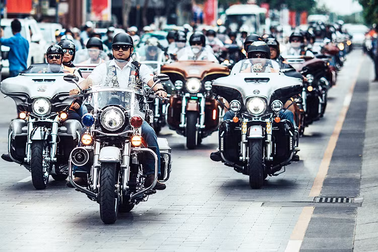 Được thành lập từ cuối năm 2007 ban đầu chỉ với 4 thành viên, đến năm 2009 Clb này có hơn 20 thành viên tham dự bởi những người yêu thích, sở hữu những dòng xe môtô Herley-Davidson, vào ngày 04/10/2013 được mang tên tên CLB Harley-Davidson of Saigon và giờ đây chính thức là CLB H-D TP HCM với khoảng gần 70 thành viên tham dự.