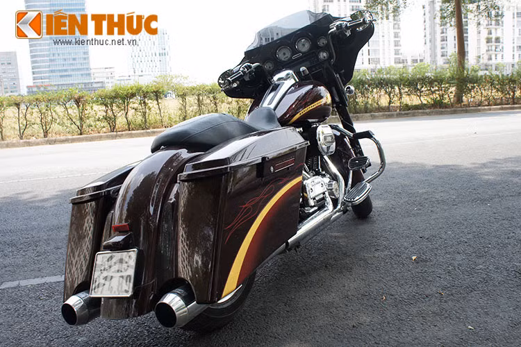 Trong đó, phiên bản CVO Ultra Classic Electra Glide 2010 đắt nhất từng có mức giá lên đến 3.6000 USD, đứng thứ hai là CVO Street Glide có giá xuất xưởng 31.000 USD tại thị trường Mỹ vào thời điểm mới ra mắt cách đây hơn 5 năm.