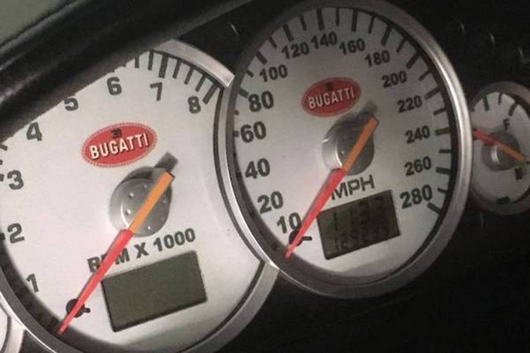 Nói tóm lại, bạn không cần phải là một chuyên gia siêu đẳng để nhận xét rằng chiếc xe Bugatti Veyron nhái này có giá bán đắt đến hoang đường như thế. Đặc biệt khi nó vốn là một chiếc đã 17 năm tuổi với hàng trăm nghìn km trên đồng hồ.