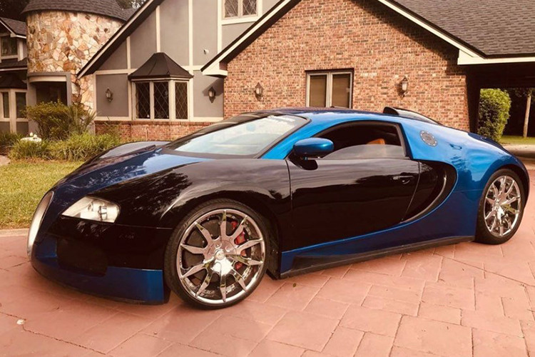 Theo nhiều người yêu xe bình luận -chủ nhân của chiếc Bugatti Veyron nhái này phải là vô cùng tự hào đến mức "hoang tưởng" về sản phẩm của mình mặc dù giá trị của nó khổng thể tới mức như vậy.