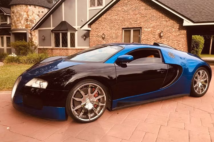 Theo nhiều người yêu xe bình luận -chủ nhân của chiếc Bugatti Veyron nhái này phải là vô cùng tự hào đến mức "hoang tưởng" về sản phẩm của mình mặc dù giá trị của nó khổng thể tới mức như vậy.
