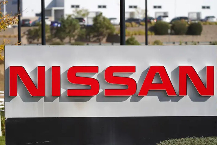 Dai ly Nissan bi phat gan 11 ty dong vi ep khach mua xe kem 