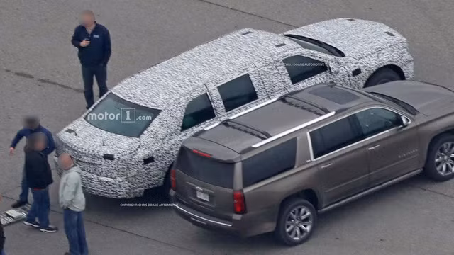 Theo tạp chí Autoweek cho biết, chiếc siêu xe limousine mới của ông Trump sẽ có cách bố trí ghế 2+3+3 như Cadillac One. Ngoài ra, chiếc xe còn được trang bị hệ thống treo thích ứng để mang đến cảm giác thoải mái hơn cho tân Tổng thống Mỹ.