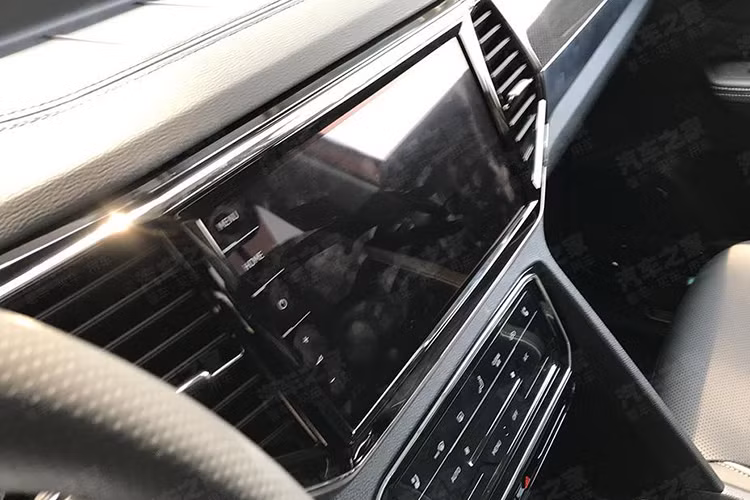 Ngoài ra, Volkswagen Teramont Coupe 2019 còn có bảng đồng hồ kỹ thuật số toàn phần... màn hình cảm ứng chỉnh điều hòa, cửa sổ trời toàn cảnh Paronama.