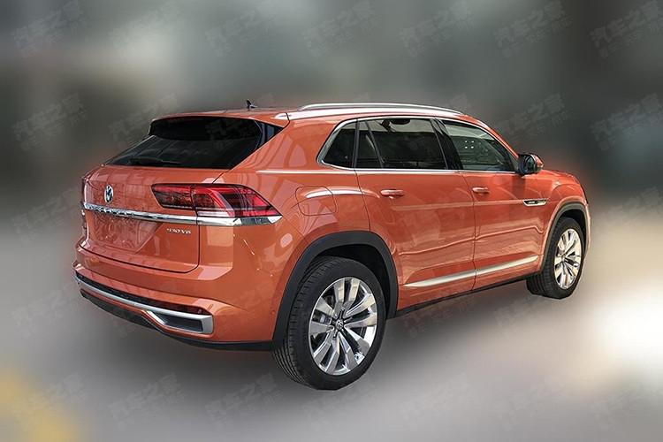 Thứ hai là động cơ xăng V6, tăng áp, dung tích 2,5 lít với công suất tối đa 299 mã lực và mô-men xoắn cực đại 500 Nm. Cả 2 động cơ kết hợp với hộp số tự động ly hợp kép 7 cấp. Bên cạnh đó, xe còn có hệ dẫn động 4 bánh toàn thời gian 4Motion.