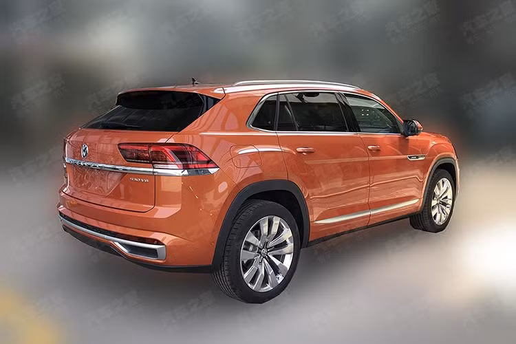 Thứ hai là động cơ xăng V6, tăng áp, dung tích 2,5 lít với công suất tối đa 299 mã lực và mô-men xoắn cực đại 500 Nm. Cả 2 động cơ kết hợp với hộp số tự động ly hợp kép 7 cấp. Bên cạnh đó, xe còn có hệ dẫn động 4 bánh toàn thời gian 4Motion.