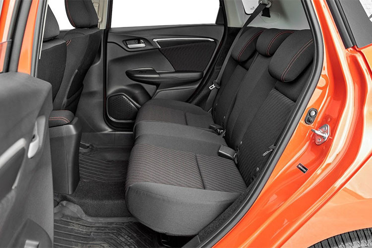 Nhờ cách bố trí thông minh như bình xăng nằm bên dưới hàng ghế trước, mẫu xe hatchback Honda Jazz 2019 này sẽ tiếp tục cung cấp khoang hành lý có thể tích ấn tượng cho người sử dụng, dẫn đầu phân khúc với con số 1.492 lít, khi hàng ghế sau gập xuống.
