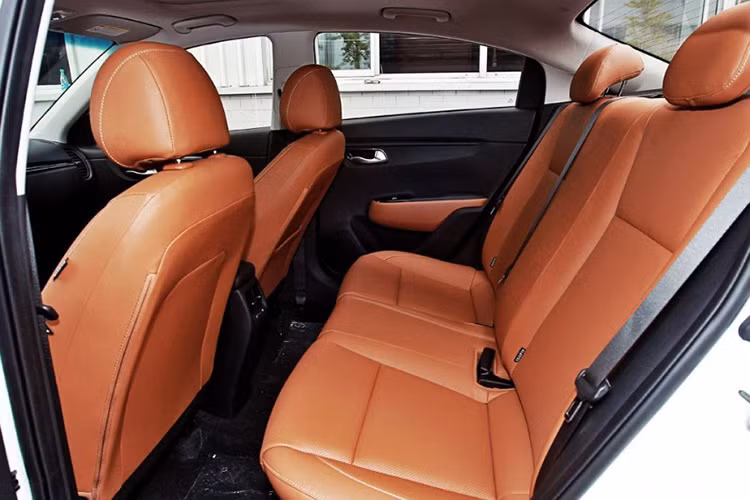 Hiện vẫn chưa có các thông tin chính thức về trang bị an toàn, tính năng kết nối, kích thước khoang hành lý cùng các phiên bản động cơ của Rio 2017 cho tới thời điểm ra mắt chính thức trong thời gian tới.