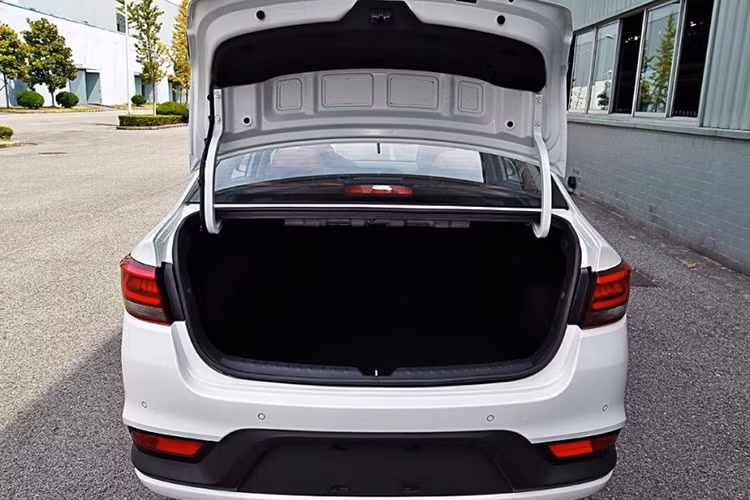 Hai động cơ này có công suất tối đa lần lượt là 107 và 123 mã lực. Sức mạnh được truyền tới bốn bánh xe thông qua hộp số tự động 6 cấp. Ngoài ra còn có lựa chọn động cơ T-GDI 4 xi lanh, tăng áp, dung tích 1.0 lít mới thửa từ Kia Rio hatchback 2017.