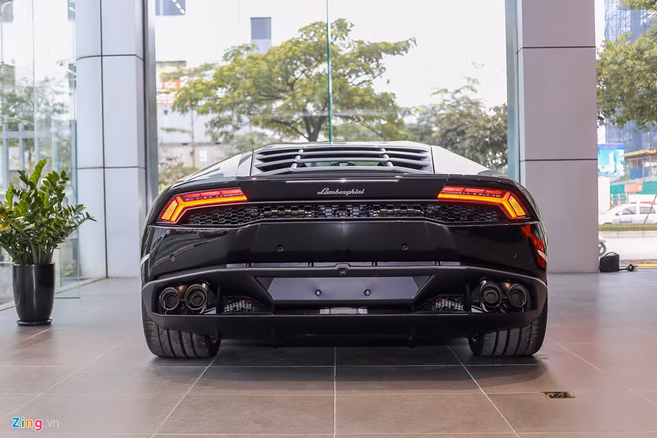 Huracan có giá rẻ hơn nhiều so với người đàn anh Aventador trước đây, nên mức độ tiếp cận tại Việt Nam cũng dễ hơn.