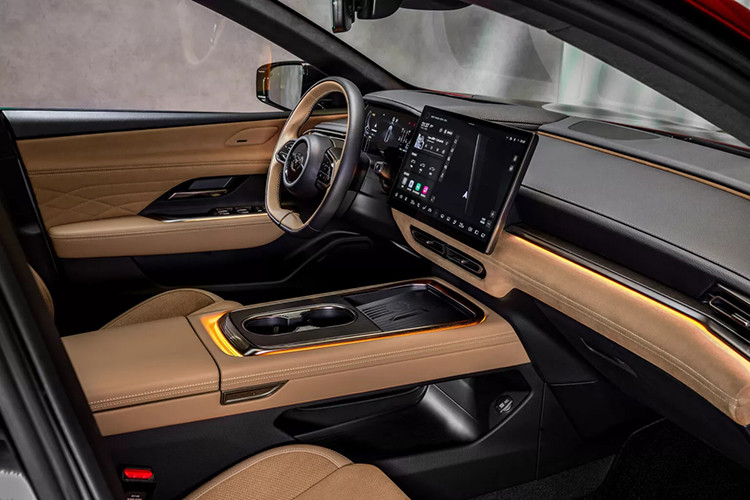 Về truyền động, Mazda CX-6e có thể được cung cấp các tùy chọn pin 68,8 kWh và 80 kWh, cho phạm vi tối đa khoảng 500 km/sạc đi cùng một động cơ điện duy nhất đặt sau có thể sản sinh công suất từ 215-255 mã lực (160-190 kW). Phiên bản mở rộng phạm vi (xe điện sử dụng pin nhưng có thêm động cơ đốt trong để sạc trực tiếp cho pin, giúp tăng phạm vi di chuyển) có thể sẽ sử dụng động cơ 1,5L kết hợp với bộ pin nhỏ hơn.