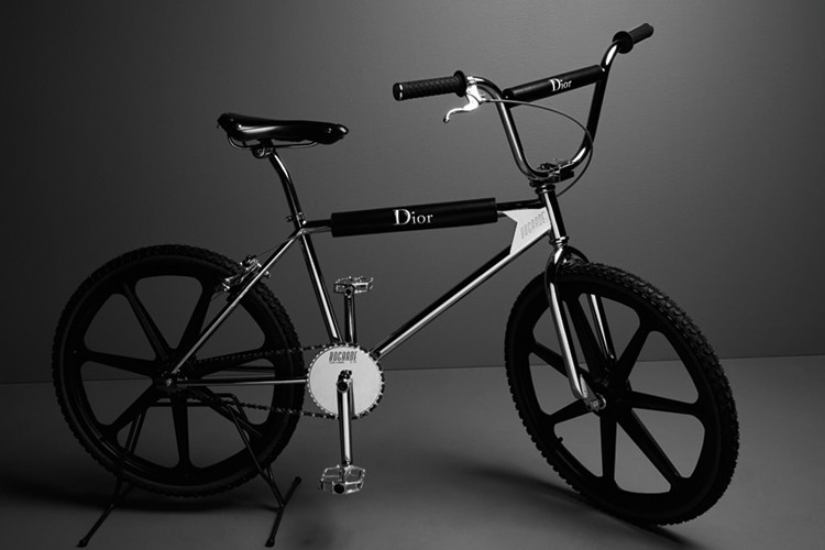 Cả ba phiên bản xe đạp Dior X Bogarde BMX đều mang đậm phong cách cổ điển nhưng chúng đều được làm từ các loại vật liệu nhẹ, bền tương tự các dòng xe đạp BMX cao cấp ngày nay.