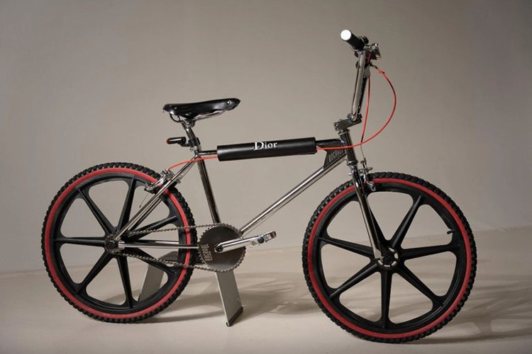 Mặc dù là nhà mốt hàng đầu trong lĩnh vực may mặc, tuy nhiên, thương hiệu thời trang Dior lại có ít kinh nghiệm trong việc sản xuất xe đạp.