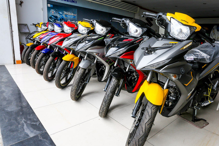 Tham khảo tại một số cửa hàng nhập khẩu tư nhân không chính hãng tại Việt Nam cho biết, giá bán Yamaha MX King phiên bản 2018 nhập khẩu này sẽ khoảng hơn 50 triệu đồng.