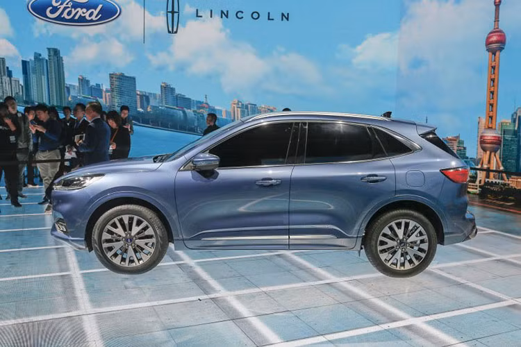 Qua những hình ảnh được đăng lên các trang tin Trung Quốc, có thể thấy mẫu xe SUV 5 chỗ Ford Escape 2020 mới dành cho thị trường tỷ dân này sở hữu thiết kế khác biệt với mẫu xe bán ra ở thị trường Bắc Mỹ.