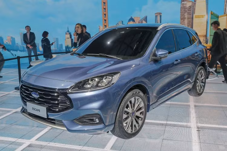 Hãng xe ôtô Mỹ mới đây đã chính thức vén màn thế hệ mới của dòng xe SUV Ford Escape tại thị trường Bắc Mỹ và Kuga ở châu Âu. Không chỉ có vậy, hãng Ford còn giới thiệu cả Escape 2020 cho thị trường Trung Quốc.
