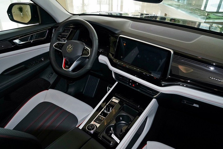 Volkswagen Viloran, Teramont X dong loat tang them 20 trieu dong-Hinh-2