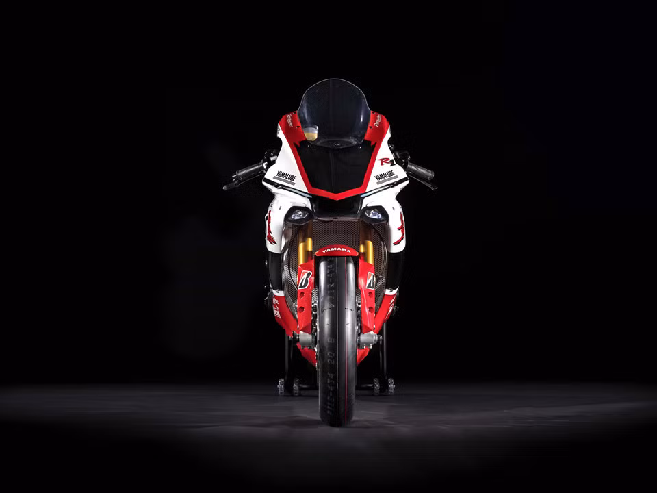 Phiên bản 2019 của chiếc R1 GYTR còn đánh dấu sự kiện quan trọng: kỷ niệm 20 năm ra đời của dòng xe R1. Vì vậy, hãng xe máy Nhật Bản quyết định chỉ sản xuất đúng 20 chiếc xe Yamaha R1 GYTR 2019 để kỷ niệm con số 20.