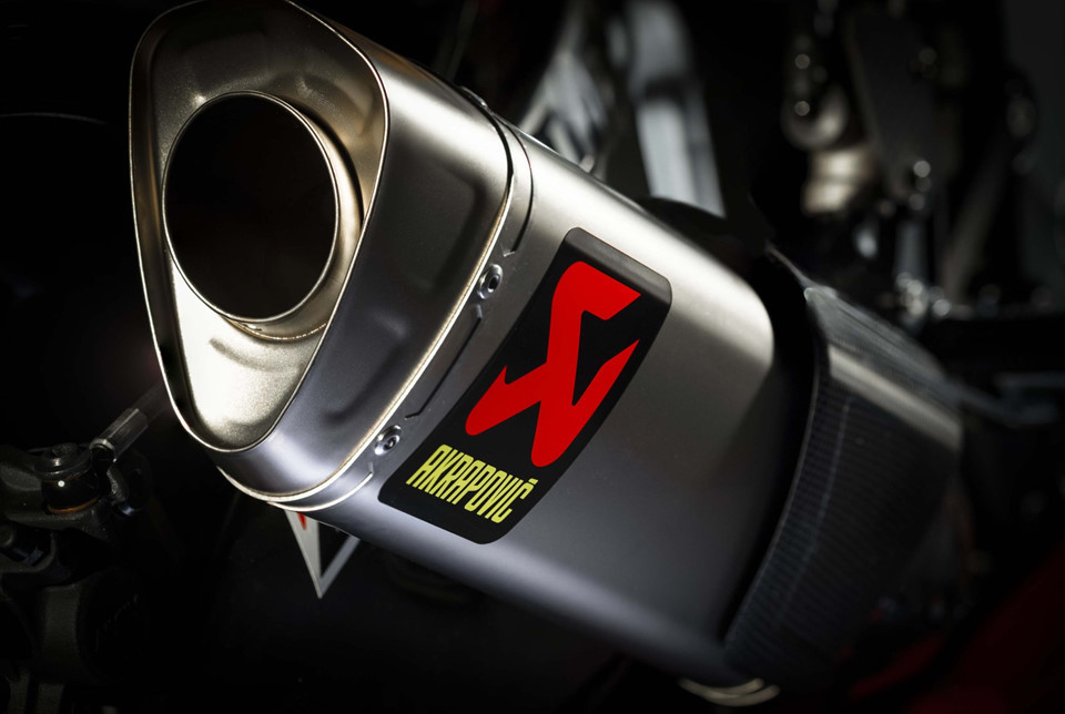 Thông số chi tiết của động cơ trên R1 GYTR không được Yamaha Racing công bố. Tuy nhiên với các nâng cấp về ECU và CCU, có thể dự đoán rằng R1 GYTR sẽ mạnh hơn phiên bản mạnh nhất của R1 hiện nay là R1M ít nhất là 10 mã lực.