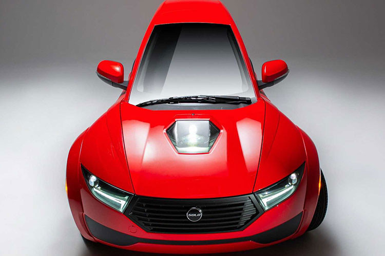 Trong một thông báo mới, ElectraMeccanica nói rằng họ sẽ bắt đầu được giao lô hàng SOLO đầu tiên tới tay người mua kể từ ngày 4 tháng 10 năm 2021, với những chiếc xe được hợp tác sản xuất với đối tác Trung Quốc Zongshen Industrial Group.