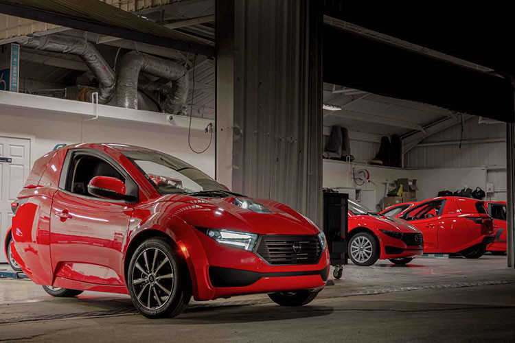 Cự li di chuyển khi sạc đầy pin của nó được ước tính là 161 km, và nó cũng trang bị một số tính năng an toàn nhất định tương tự xe ô tô, như vùng biến dạng phía trước và phía sau, phần bảo vệ va chạm bên, khung chống lật, và hệ thống kiểm soát giới hạn mô-men xoắn.