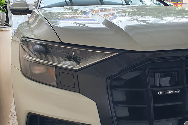 Được biết, giá xe Audi Q8 chính hãng chỉ từ 4,65 tỷ đồng cho bản Sline 55 và giá xe Audi Q8 phiên bản Plus là 5,05 tỷ đồng, đắt hơn 400 triệu đồng.