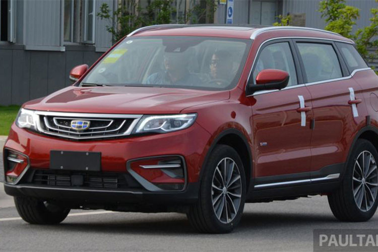 Đây là chiếc ôtô thử nghiệm của dòng SUV sẽ được hãng xe Proton tại Malaysia phát triển dựa trên xe Trung Quốc Geely Boyue. Trong năm ngoái, một vài chiếc Boyue đã được nhập khẩu vào Malaysia từ Trung Quốc sau khi Geely đặt bút ký thỏa thuận mua cổ phần của Proton.