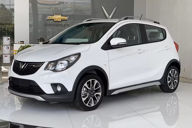 Trong tháng 11/2021 VinFast Fadil về đích ở hạng 3 với doanh số 2.489 xe. Mặc dù không xếp nhất ở "bảng vàng" trong tháng vừa qua, nhưng Fadil vẫn là mẫu xe bán chạy nhất phân khúc. Tính luỹ kế năm 2021, doanh số của Fadil đạt tổng 22.375 xe. Khả năng cao mẫu xe hạng A của VinFast sẽ trở thành xe ôtô bán chạy nhất năm 2021 tại Việt Nam.