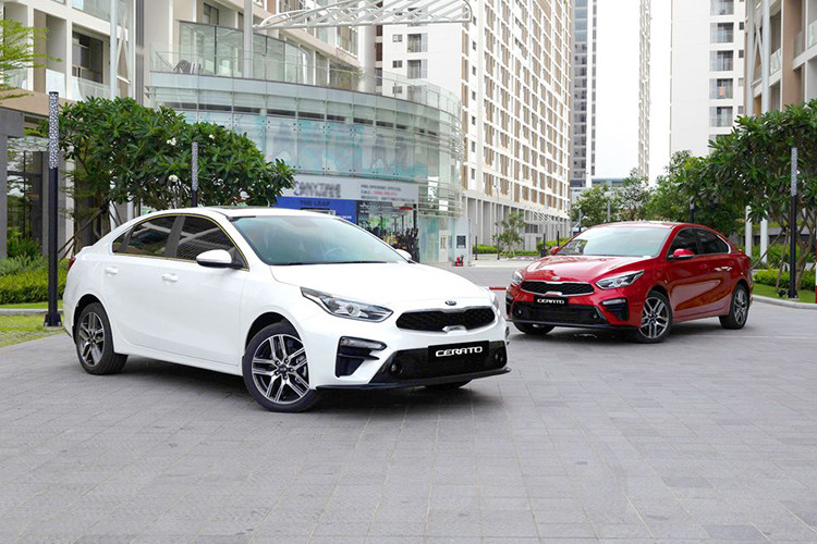 Kia Cerato/K3 là mẫu sedan hạng C duy nhất lọt vào nhóm những mẫu xe bán chạy nhất trong 11 tháng qua. Trong tháng 11, mẫu xe này bán ra được 1.105 chiếc và tính tổng doanh số từ đầu năm đến nay thì Kia Cerato/K3 đạt 8.945 xe. Sự thành công của Kia Cerato/K3 cũng được xem là tới từ nhiều yếu tố, từ thiết kế tới trang bị.