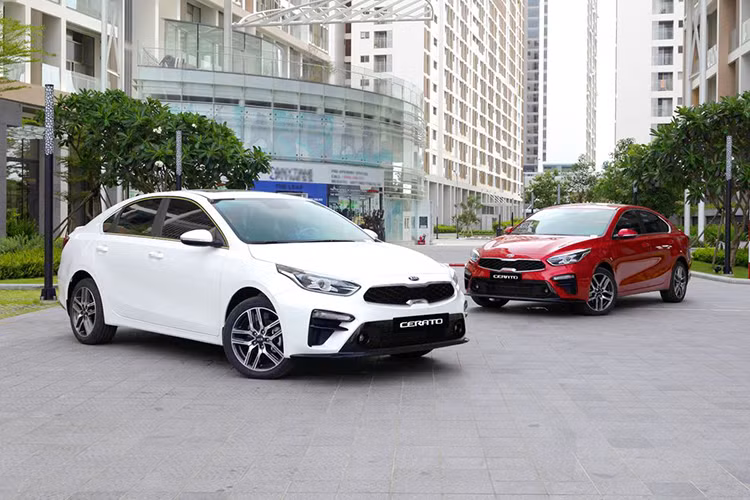 Kia Cerato/K3 là mẫu sedan hạng C duy nhất lọt vào nhóm những mẫu xe bán chạy nhất trong 11 tháng qua. Trong tháng 11, mẫu xe này bán ra được 1.105 chiếc và tính tổng doanh số từ đầu năm đến nay thì Kia Cerato/K3 đạt 8.945 xe. Sự thành công của Kia Cerato/K3 cũng được xem là tới từ nhiều yếu tố, từ thiết kế tới trang bị.