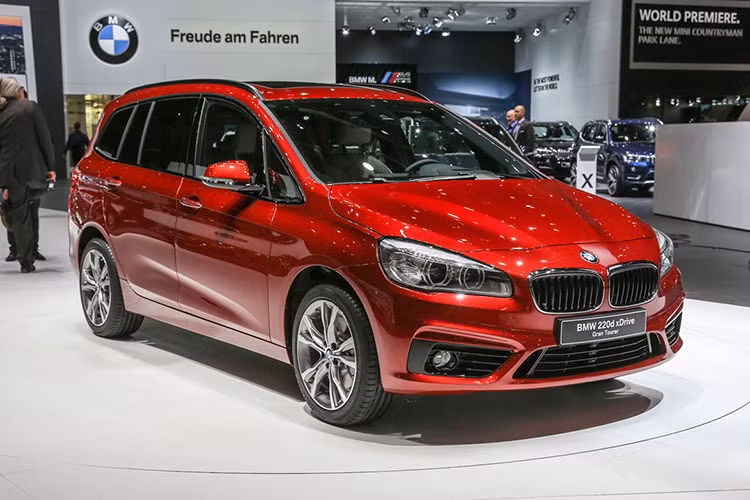 Ra mắt thế giới hồi đầu năm 2015, Series 2 Gran Tourer là dòng xe 7 chỗ đầu tiên của BMW và sở hữu nhiều nét tương đồng với Series 2 Active Tourer. Điểm khác biệt nằm ở những điều chỉnh nhỏ giúp BMW Series 2 Gran Tourer đáp ứng đủ không gian cho 7 hành khách.