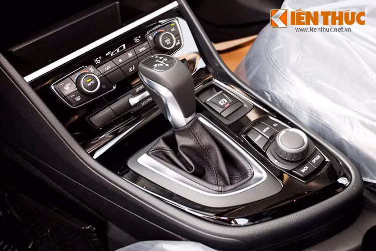 Tại Việt Nam, Euro Auto chỉ đưa về duy nhất phiên bản 218i, tương ứng với động cơ 1.5L TwinTurbo Power 3 xy-lanh, công suất 136 mã lực, mô-men xoắn 220 Nm. Xe có khả năng tăng tốc từ 0-100km/h trong 9,5 giây, trước khi đạt tốc độ tối đa 205 km/h.