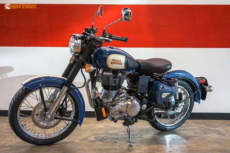 Royal Enfield Classic 500 được sản xuất tại Ấn Độ, xe được trang bị khối động cơ 500 phân khối, làm mát bằng gió, phun xăng điện tử. Khối động cơ trên sản sinh công suất tối đa 27,2 mã lực tại vòng tua 5.250 vòng/phút và mô-men xoắn cực đại 41.3 Nm tại vòng tua 4.000 vòng/phút. Hộp số côn tay 5 cấp.
